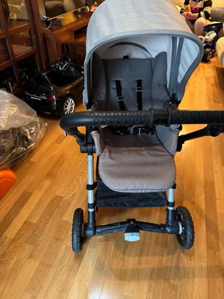 Carrito de bebé gris, de paseo y camita marca Jané