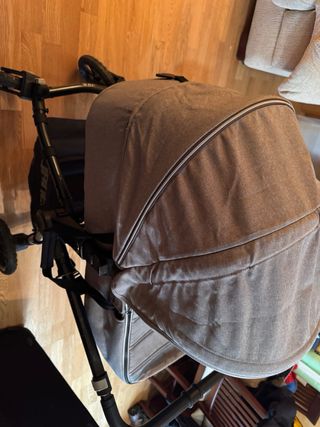 Carrito de bebé gris, de paseo y camita marca Jané