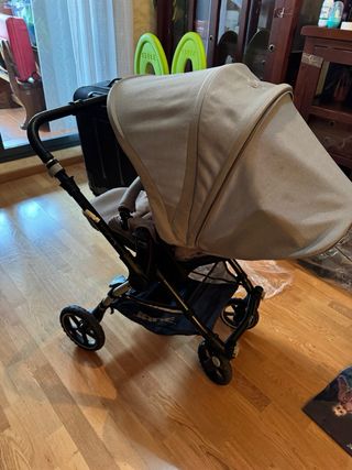 Carrito de bebé gris, de paseo y camita marca Jané