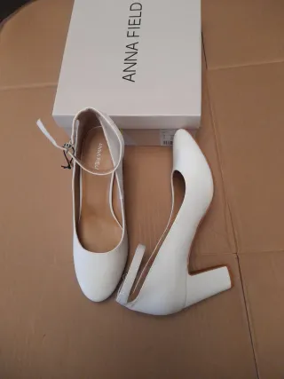 Zapatos tacón Anna Field blancos talla 40
