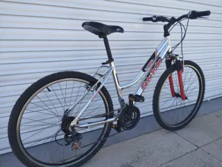 Bici de MTB de chica ALTURAS HASTA 1'75cm.