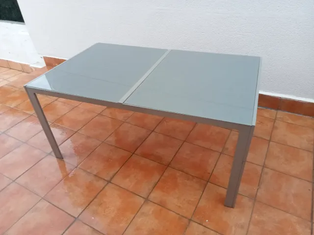 Mesa de jardín cristal y metal gris o interior