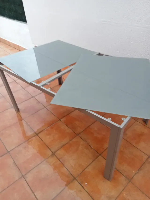 Mesa de jardín cristal y metal gris o interior