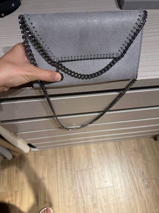 Borsa a tracolla grigia con catena argento