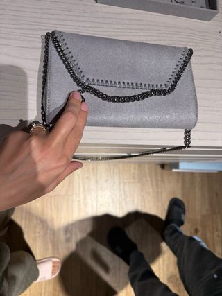 Borsa a tracolla grigia con catena argento