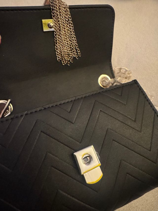 Bolso fiesta Valentino negro y dorado