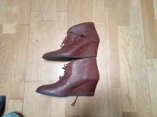 Botines de piel marrones