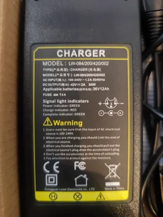 Cargador Patinete/Silla Eléctrica 42V 2A