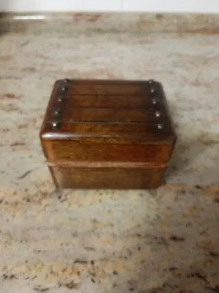 Caja de madera para joyero con estante