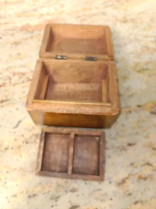 Caja de madera para joyero con estante