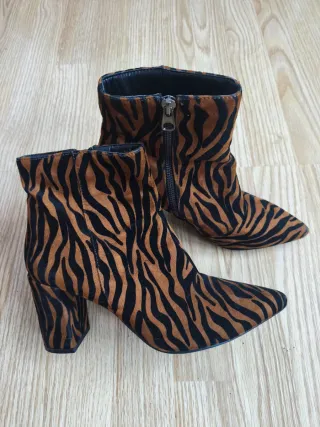 Botines tigre tacón talla 39