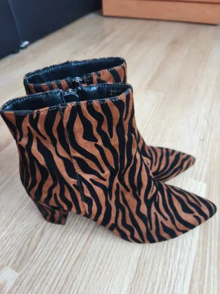 Botines tigre tacón talla 39