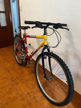 Bicicleta Otero Roja y Amarilla