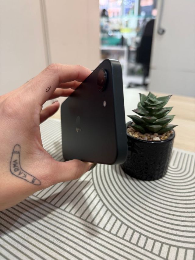 iPhone 16e 128GB cómo nuevo