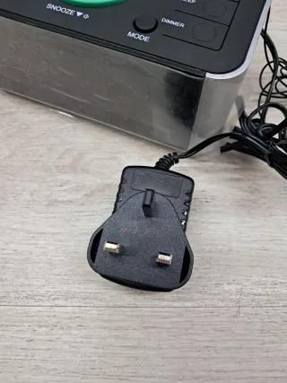 Reloj Despertador iTOMA DAB/FM Carga Inalámbrica