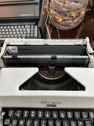Máquina de escribir Olympia Monica portátil