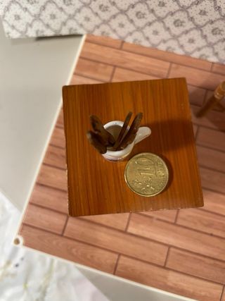 Caraffa con mestoli in legno per casa bambole