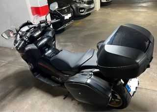 Honda Integra 750 Negra con Maletas
