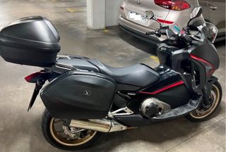 Honda Integra 750 Negra con Maletas