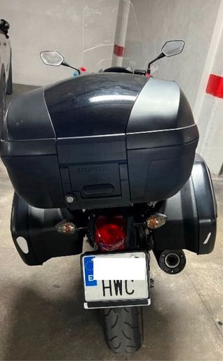 Honda Integra 750 Negra con Maletas