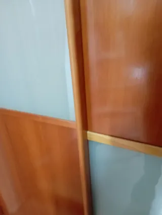 Puertas correderas armarioen  cerezo barnizado .