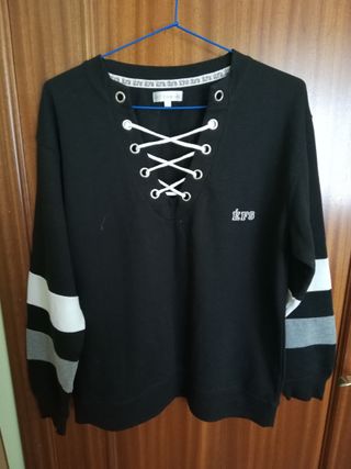 Sudadera con escote trenzado
