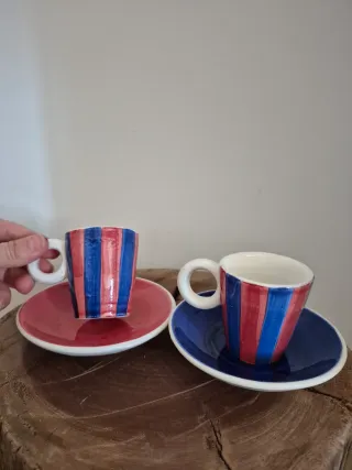 Tazas de café de cerámica con rayas