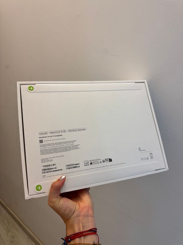 MacBook Air 15" M4 16gb/256gb 2025 precintado