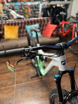 Focus Jam 6.9 (2025) TALLA L