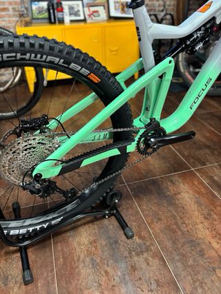 Focus Jam 6.9 (2025) TALLA L