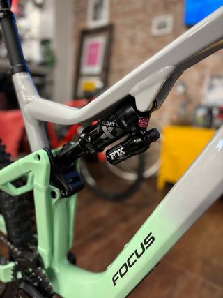 Focus Jam 6.9 (2025) TALLA L