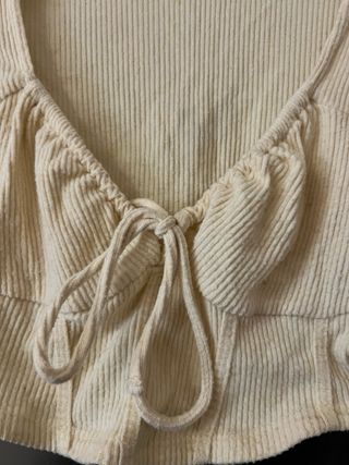 Crop top Bershka beige talla S