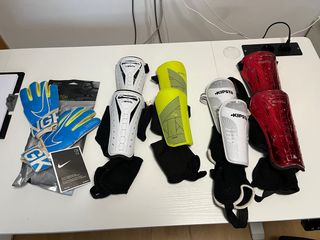 Lote espinilleras fútbol Kipsta y Nike