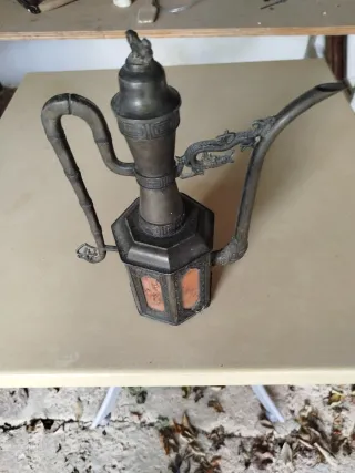 Tetera china antigua con dragón