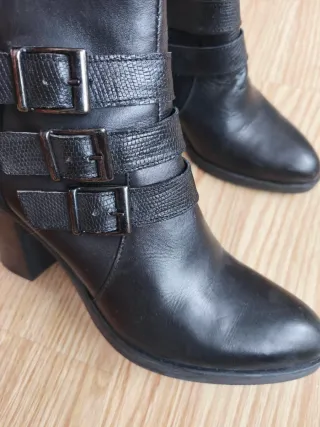 Botines de piel negros con hebillas 39