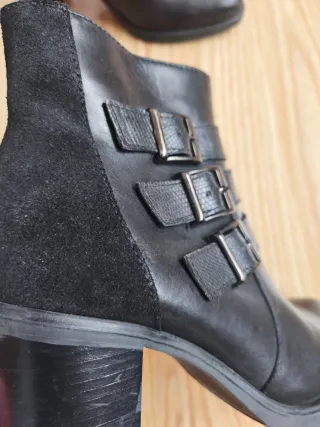 Botines de piel negros con hebillas 39