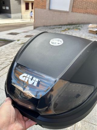 Baúl Givi y Soporte Shad Kawasaki Z125