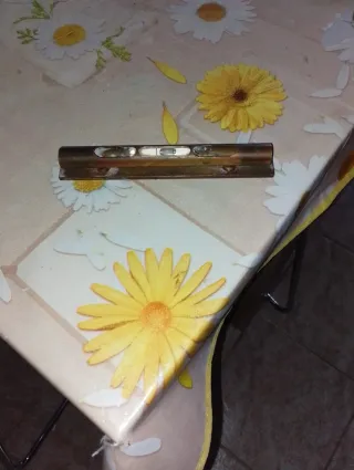 Livella a bolla antica in ottone