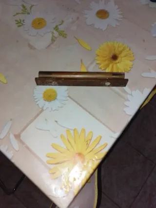 Livella a bolla antica in ottone