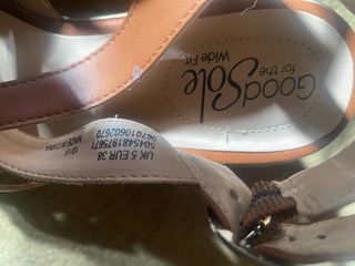 Sandalias de cuña marrones