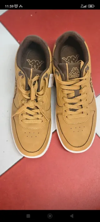 Zapatillas Kappa Marrones y Blancas