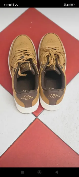 Zapatillas Kappa Marrones y Blancas