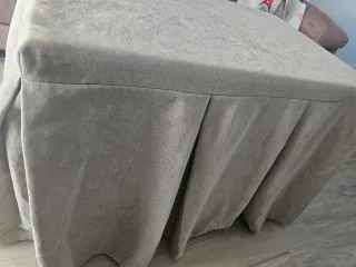 Ropa de camilla con pliegues