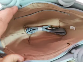 Bolso gris con nudos