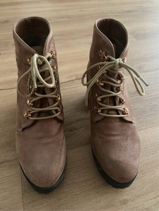 Botines marrones con cordones