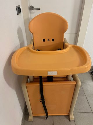 Trona convertible en silla y mesa