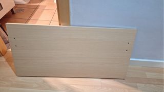 dormitorio haya y verde,con armario, cama y comoda