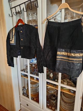 Conjunto Chaqueta y Falda Negra piel