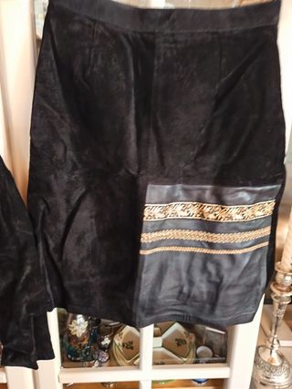 Conjunto Chaqueta y Falda Negra piel