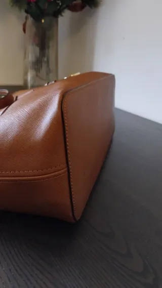 Borsa Michael Kors marrone con dettagli oro